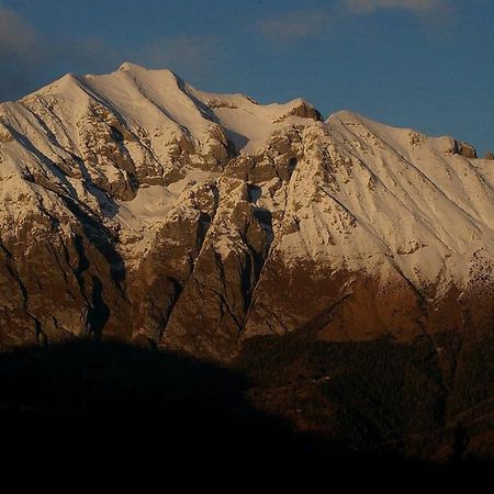 Catif Ladru Acomodação com café da manhã Cerveno Exterior foto